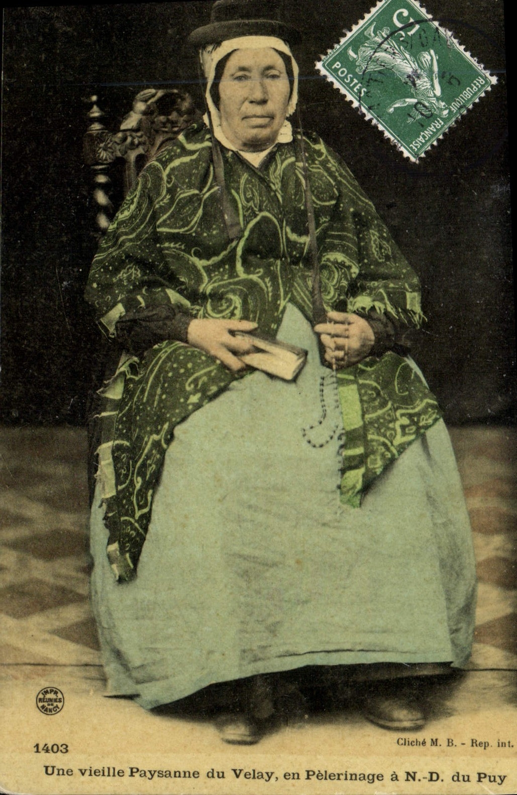 CPA Folklore Une vieille paysanne du Velay en pelerinage a Nd du Puy