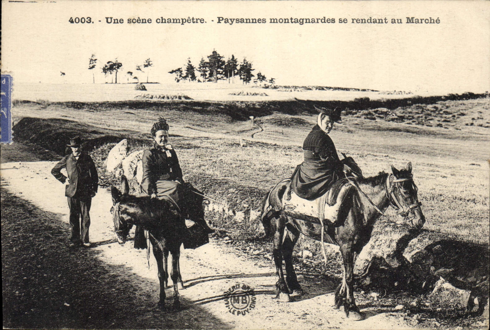 CPA Folklore Une scene champetre Paysannes montagnardes se rendant au marche Ane Mule