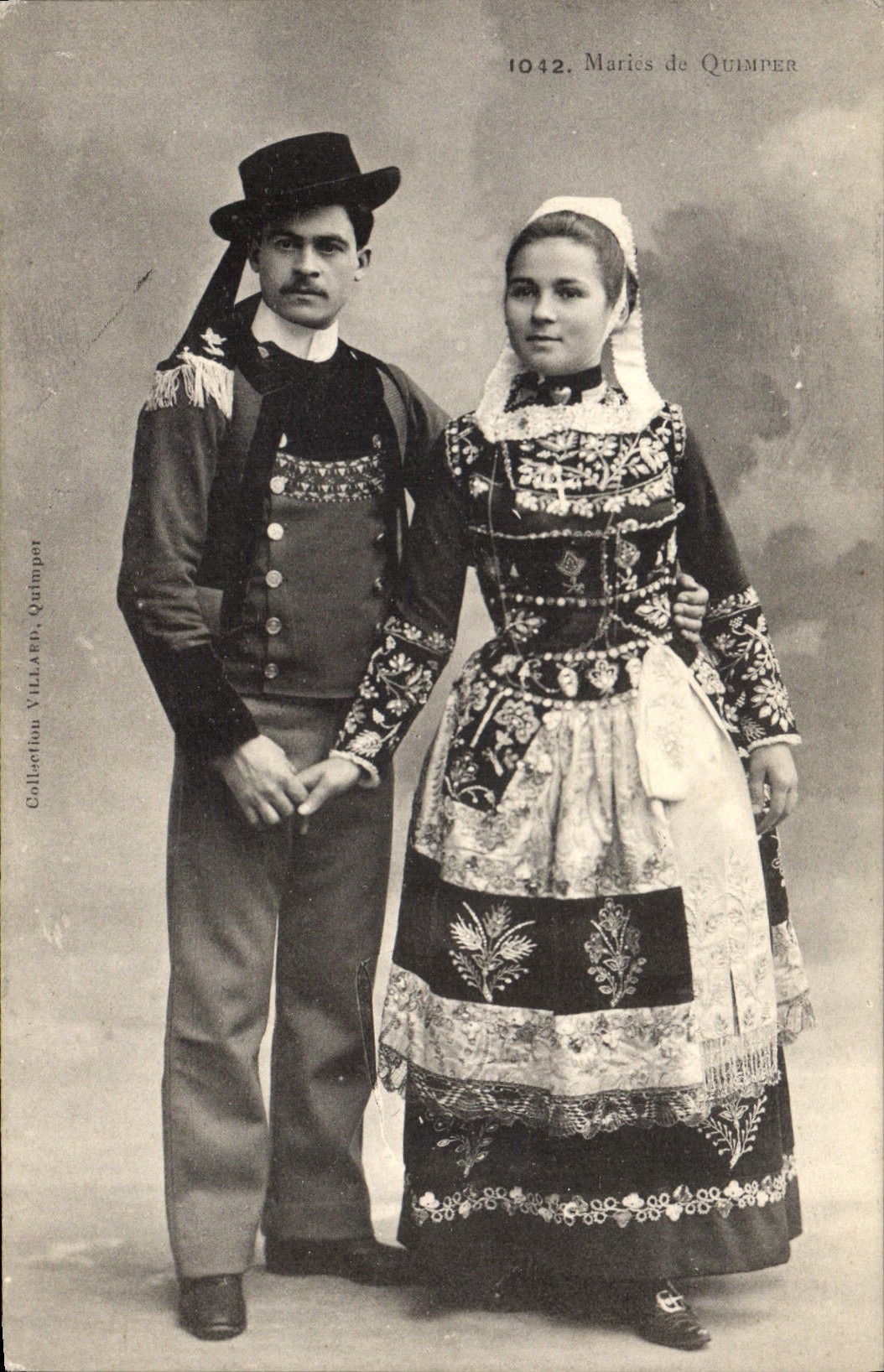 CPA Folklore Maries de Quimper Mariage