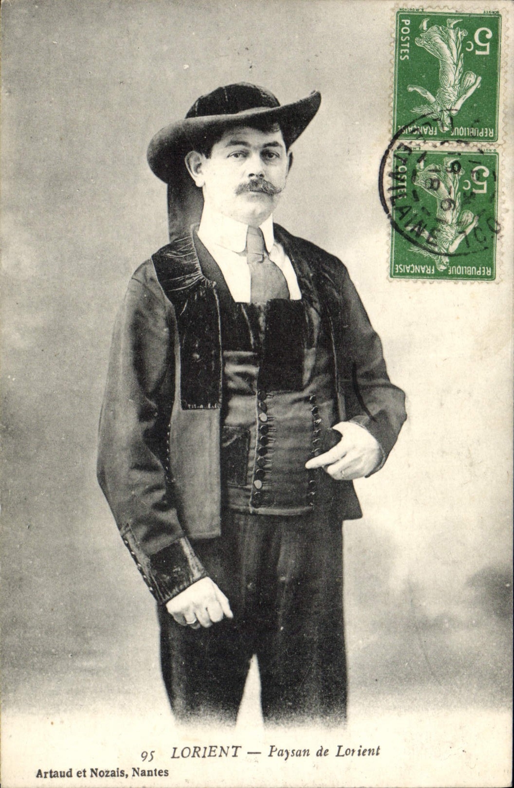 CPA Folklore Lorient Paysan de Lorient