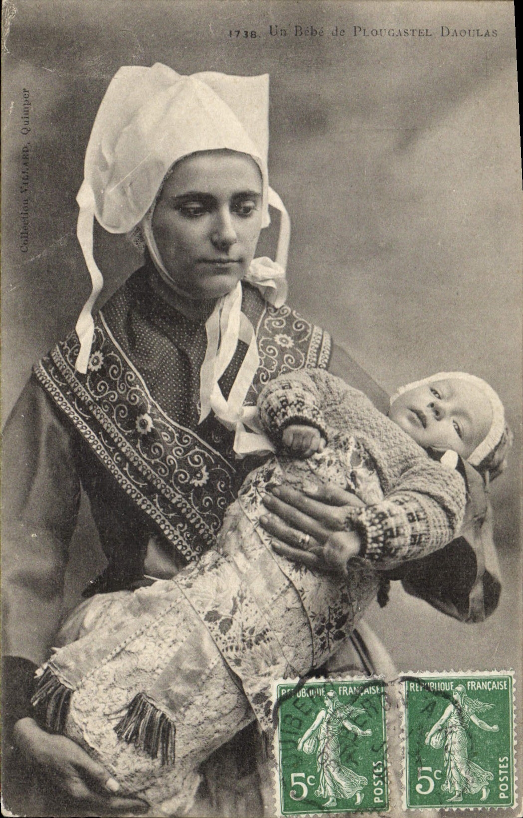 CPA Folklore Un bebe de Plougastel Daoulas