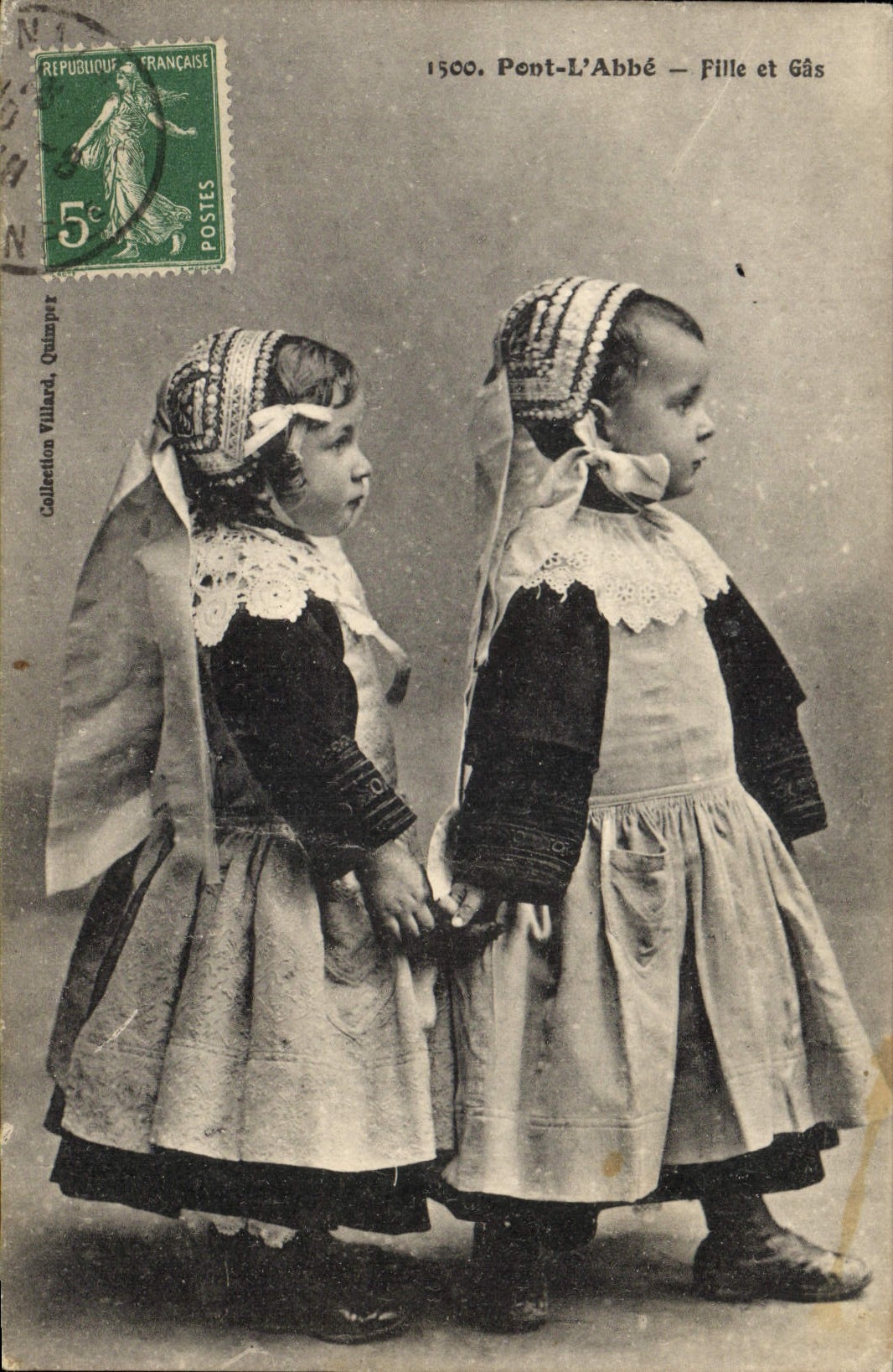 CPA Folklore Pont L'Abbe Fille et Gas Enfants