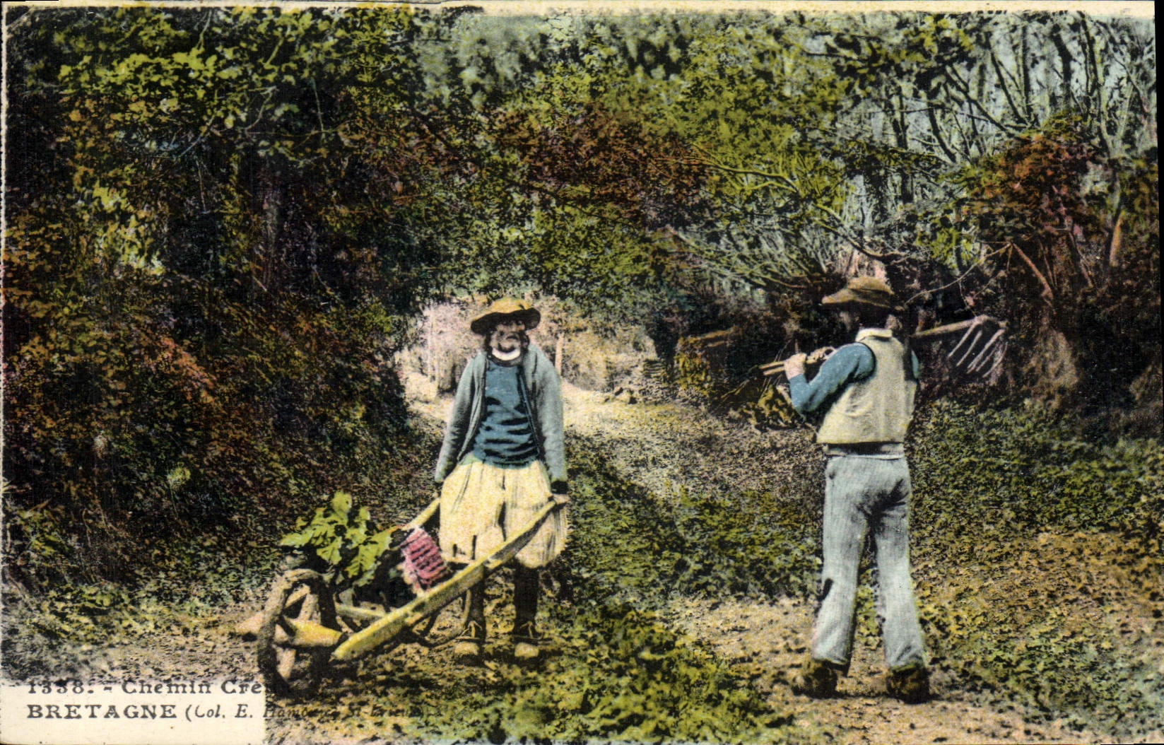 CPA Folklore Chemin Creux Bretagne