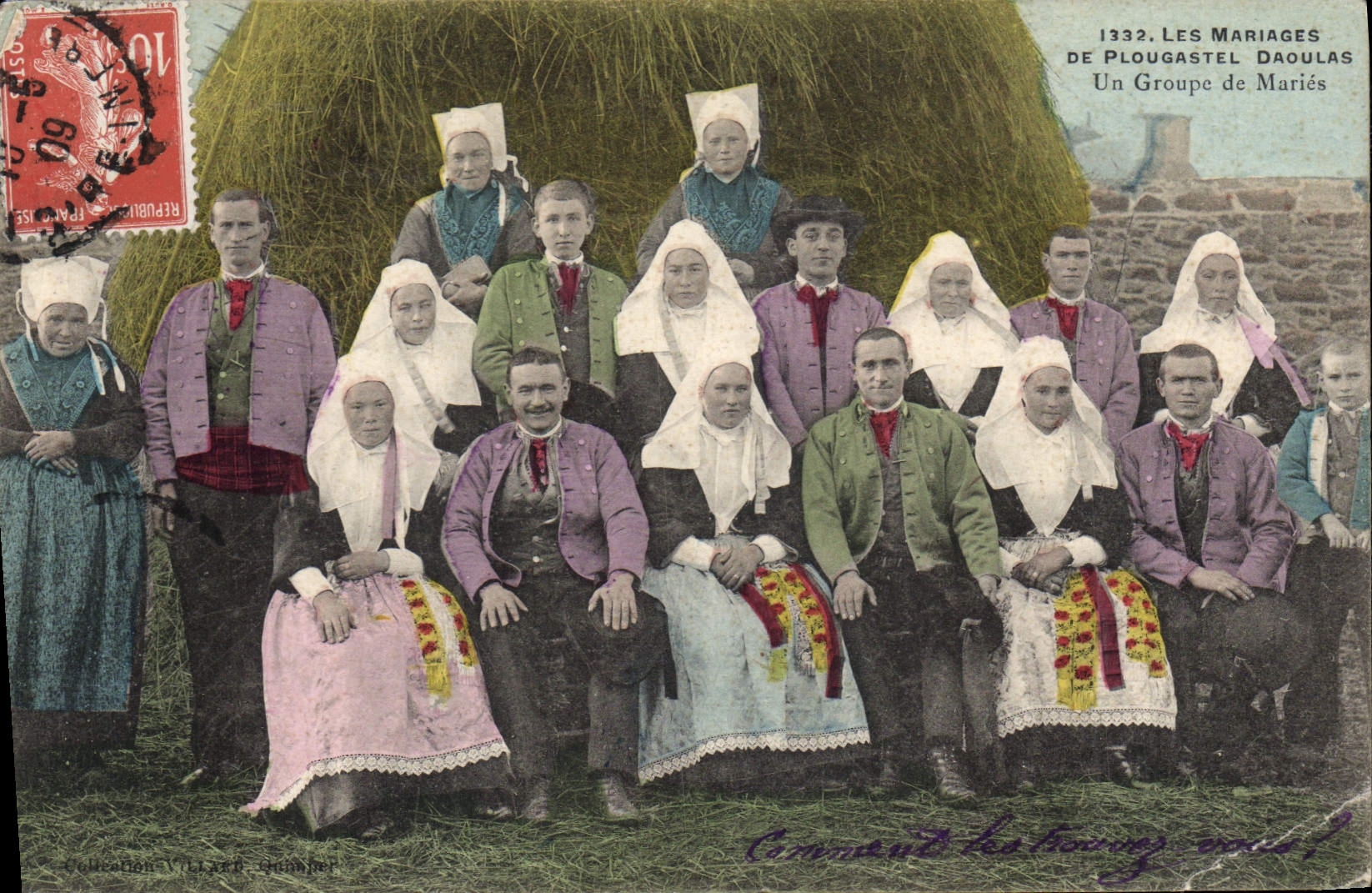 CPA Folklore Les mariages de Plougastel Daoulas Un groupe de maries Mariage