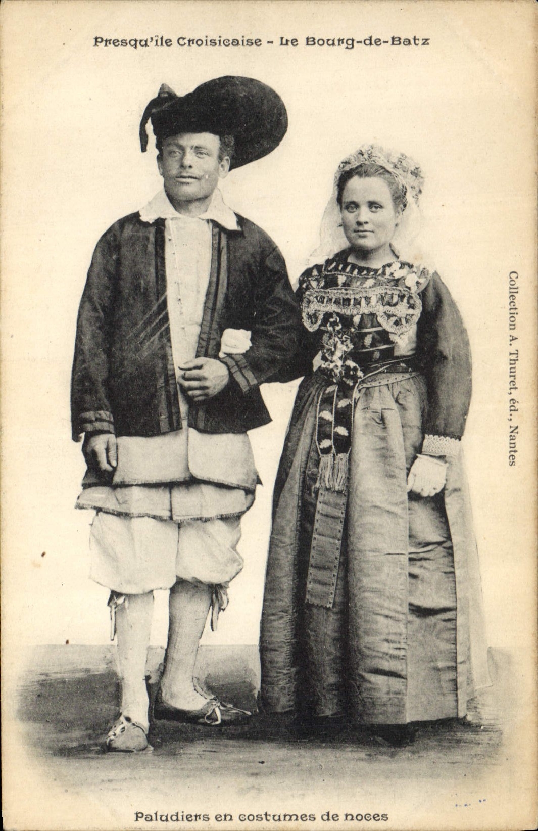 CPA Folklore Presqu'ile Croisicaise Le Bourg de Batz Paludiers en costumes de noces Mariage
