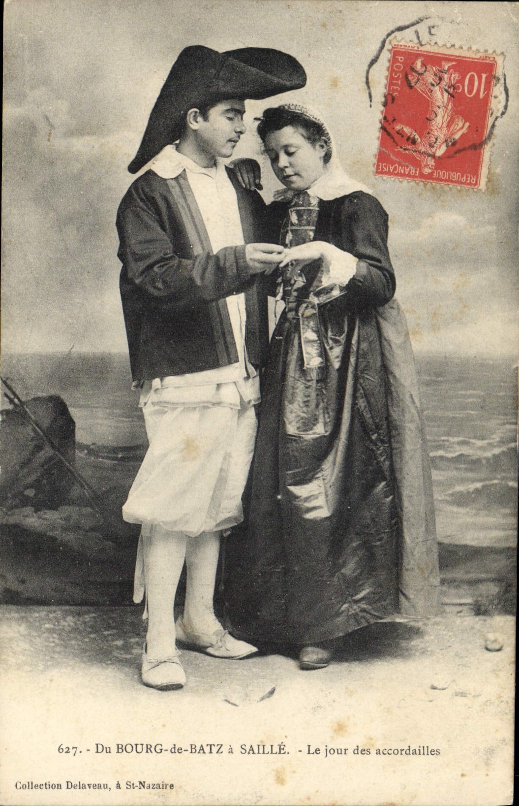 CPA Folklore Du Bourg de Batz a Saille Le jour des accordailles