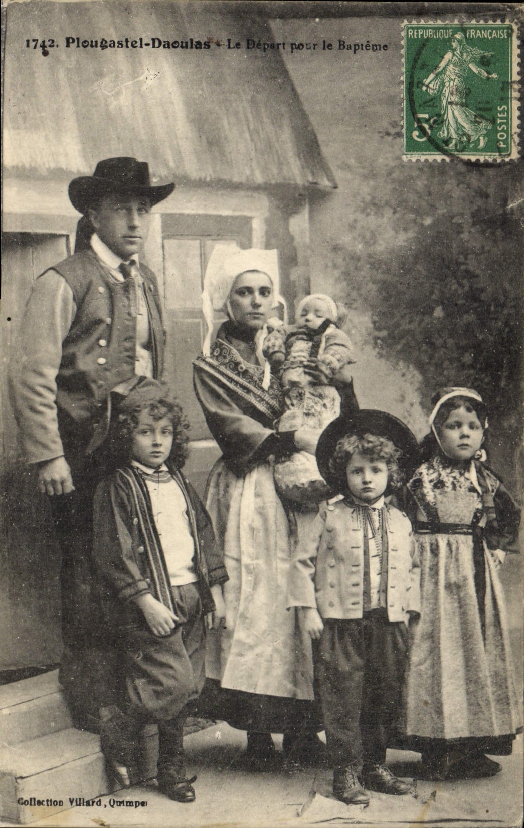 CPA Folklore Plougastel Daoulas Le depart pour le bapteme