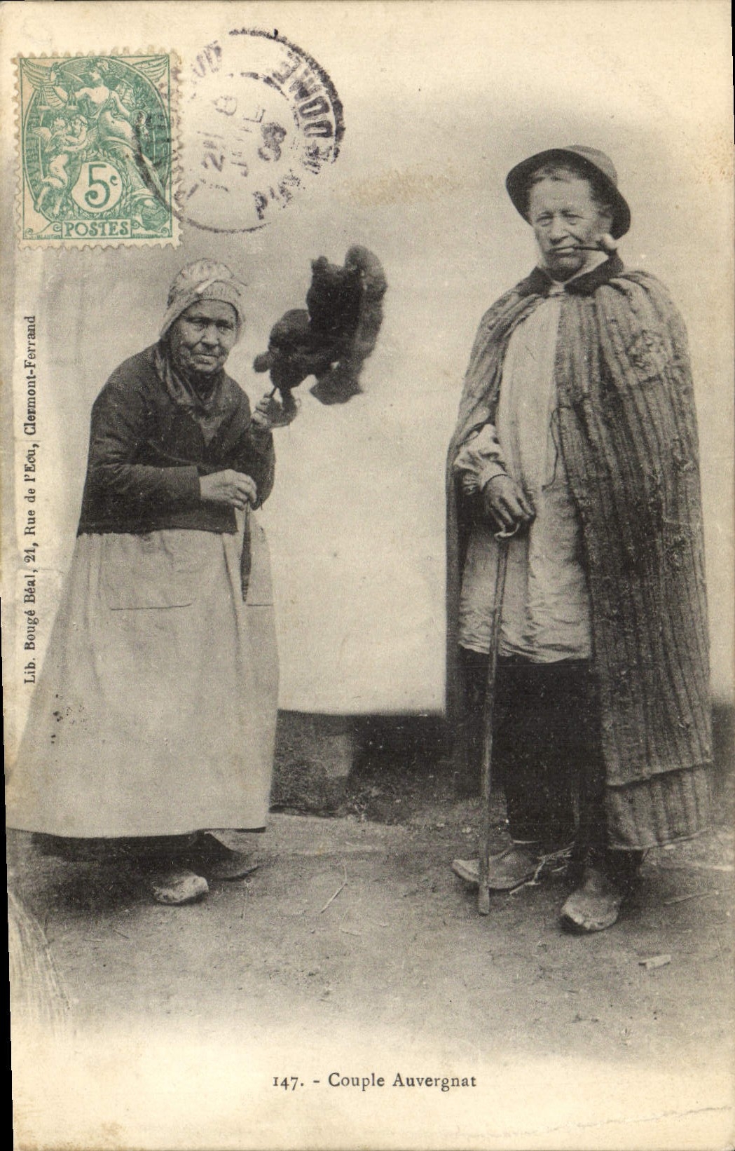 CPA Folklore Couple Auvergnat
