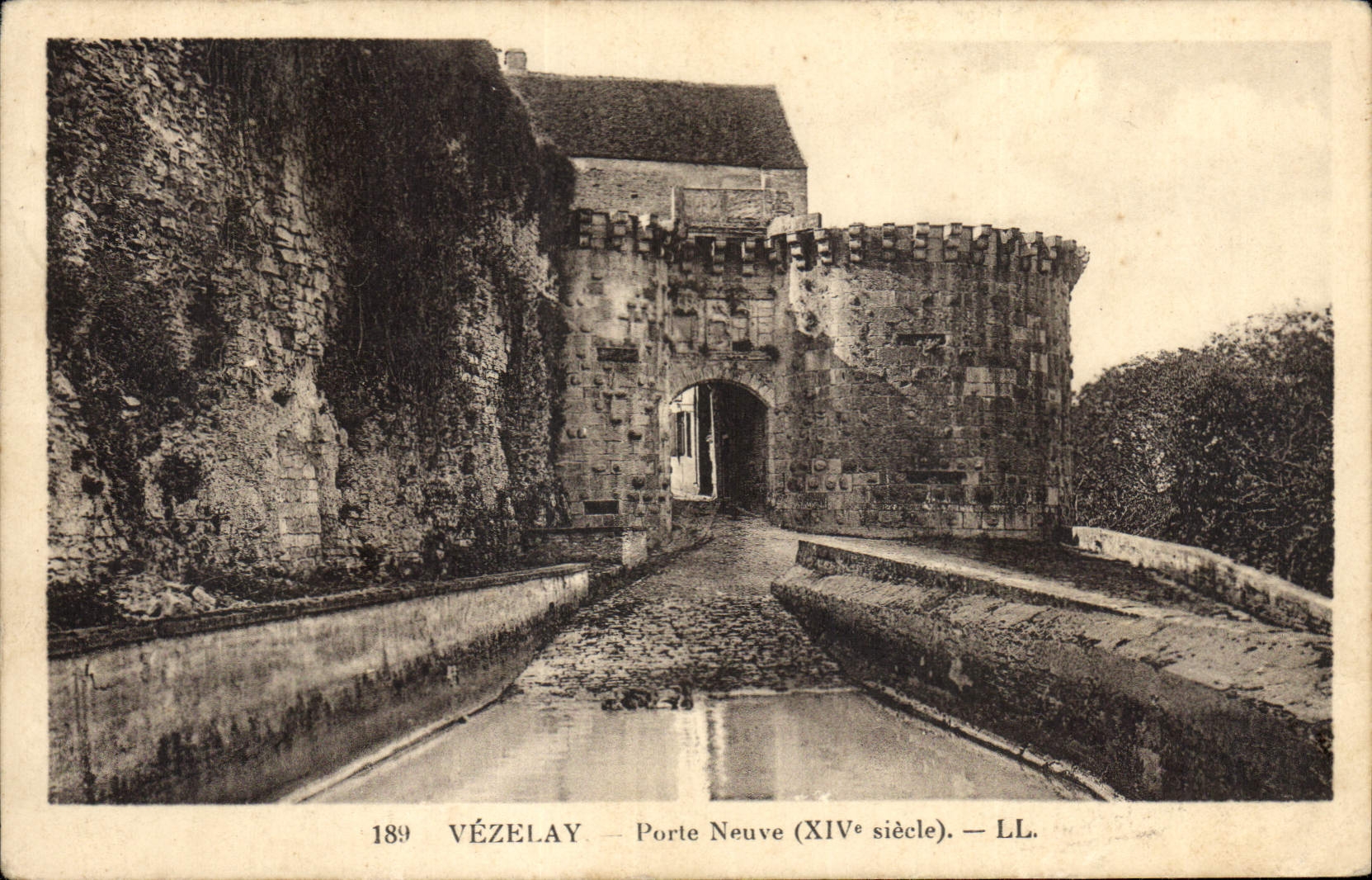 CPA Chateau Vezelay Porte neuve 