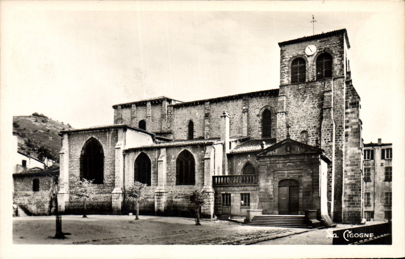 CPA Chateau Thiers Eglise Saint Genes