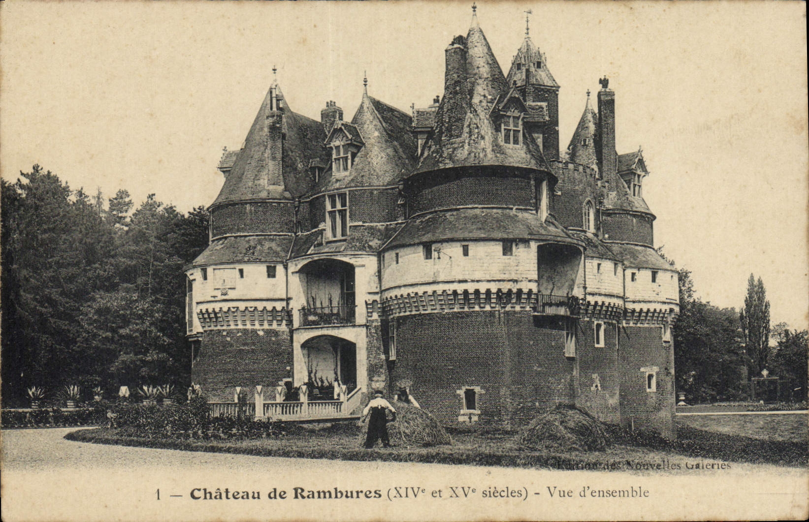 CPA Chateau de Rambures Vue d'ensemble