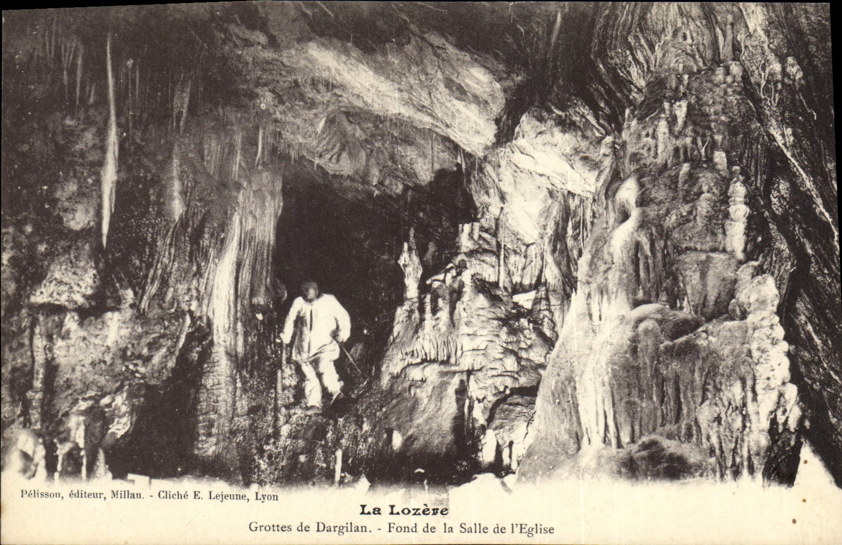 CPA Grotte Grottes de Dargilan Fonde de la salle de l'eglise La lozere 