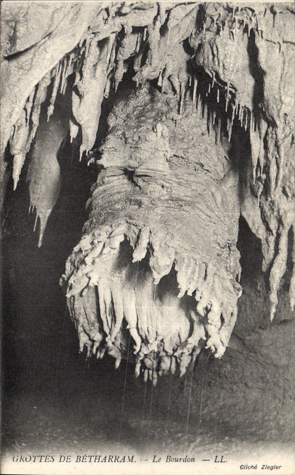 CPA Grotte Grottes de Betharram Le Bourdon