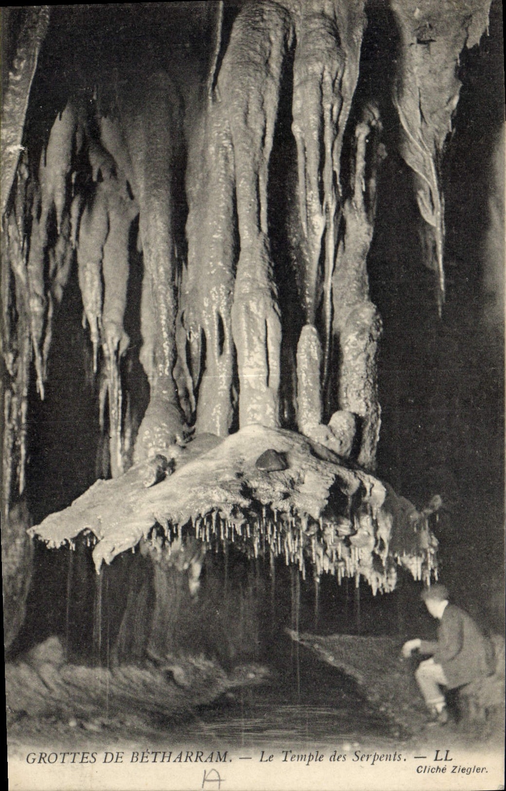 CPA Grotte Grottes de Betharram Le temple des serpents