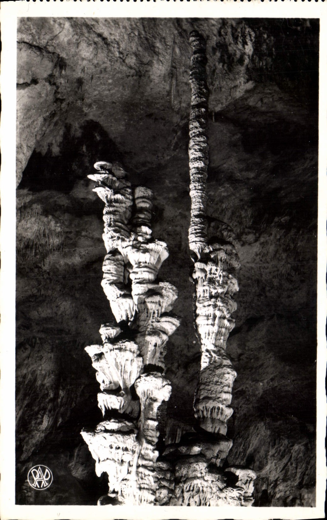 CPA Grotte Grottes Aven d'Orgnac Le Dromadaire et la baionnette
