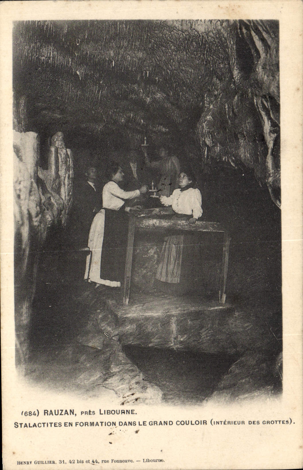 CPA Grotte Grottes Rauzan pres Libourne Stalactites formation dans le  grand couloir