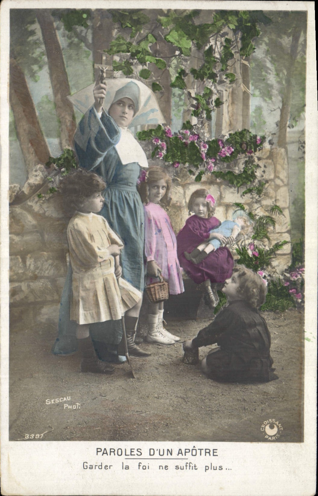 CPA Fantaisie Enfant Poupee Religieuse Enfants