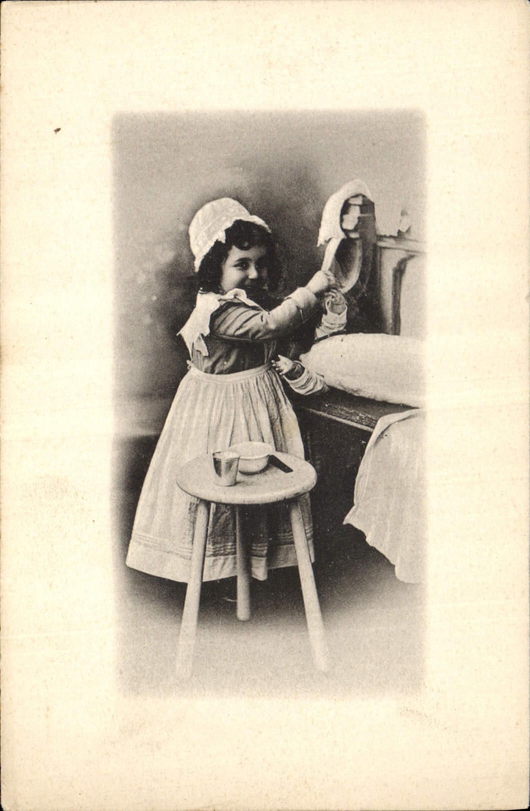 CPA Fantaisie Enfant Poupee 