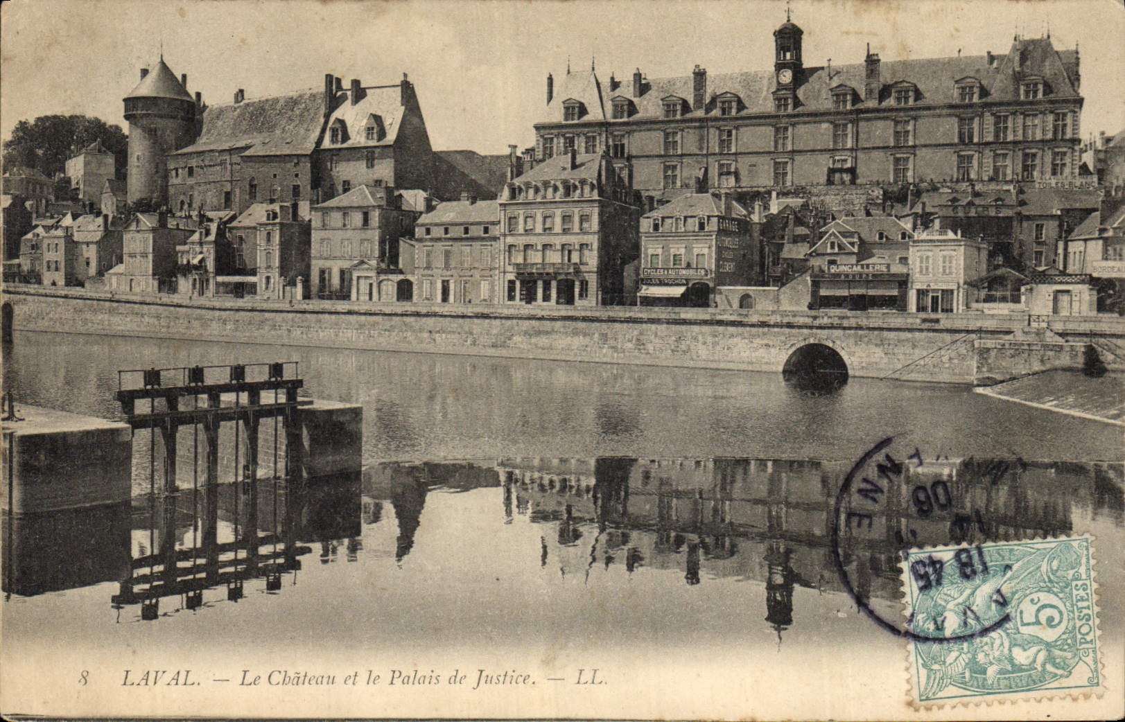 CPA Laval Le chateau et le Palais de justice 