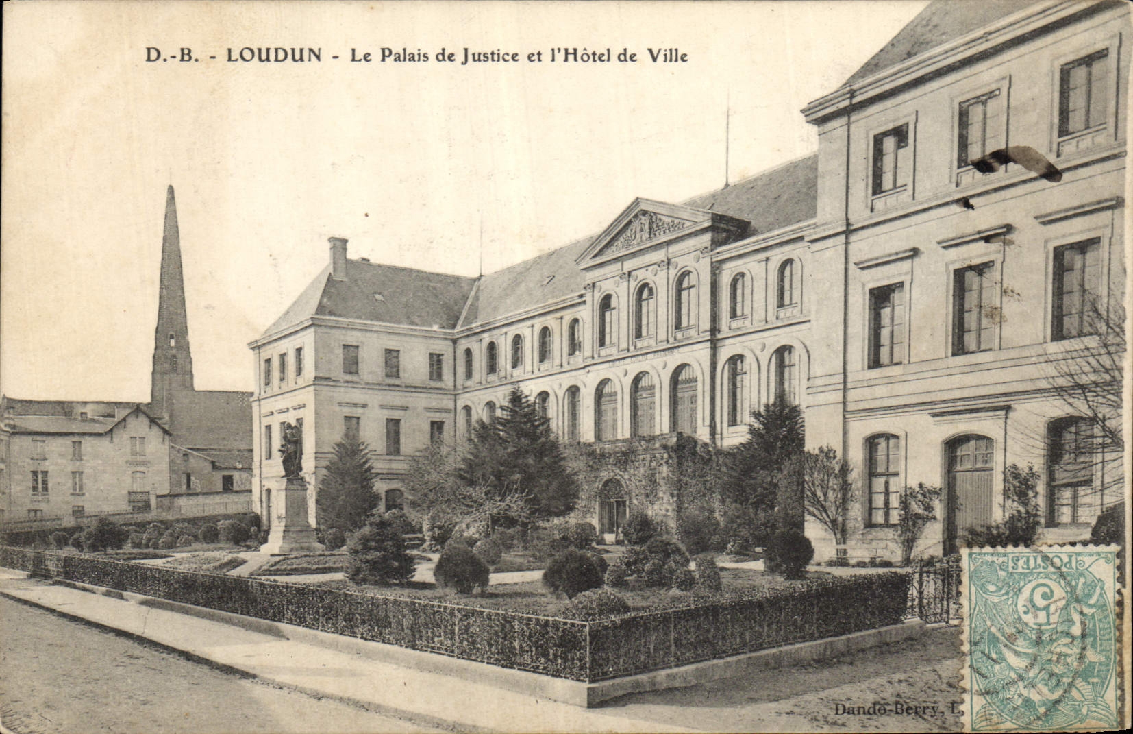 CPA Palais de justice et l'Hotel de ville Loudun