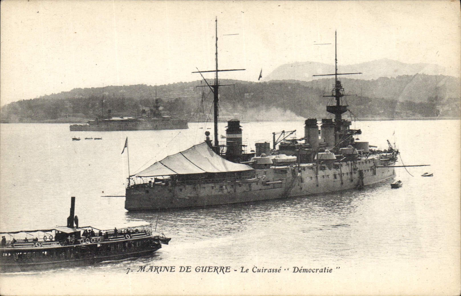 CPA Bateau de guerre Le Cuirasse Democratie