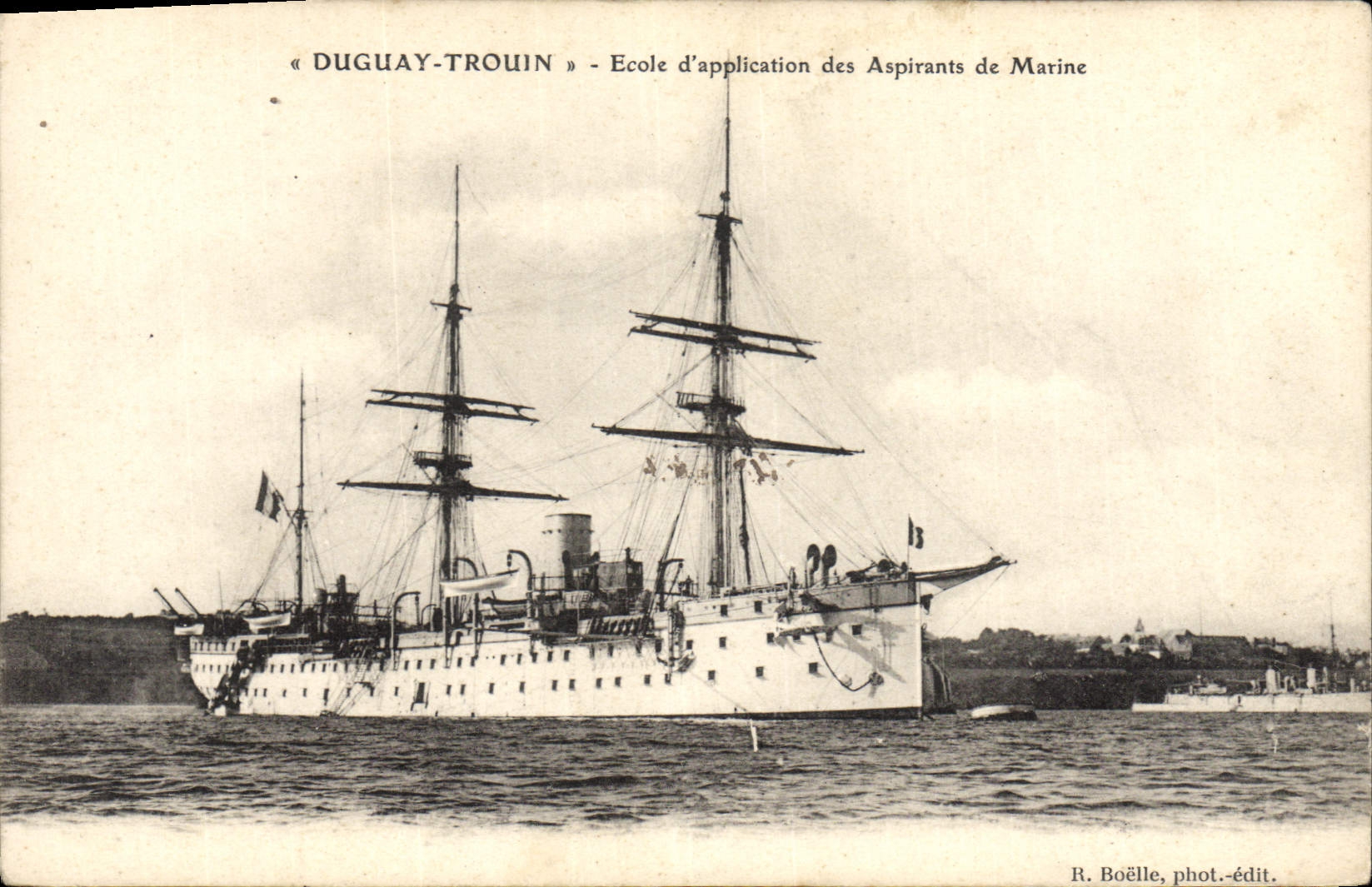 CPA Bateau de guerre Duguay Trouin Ecole d'application des aspirants de Marine