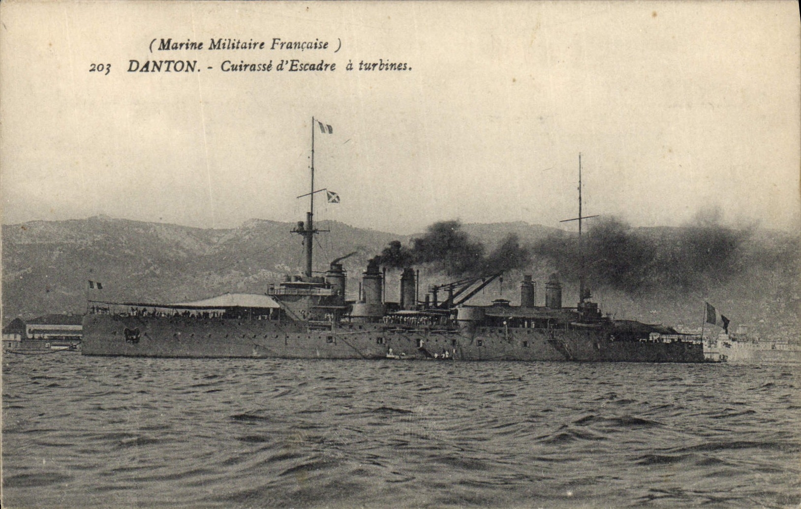 CPA Bateau de guerre Danton Cuirasse d'escadre a turbines