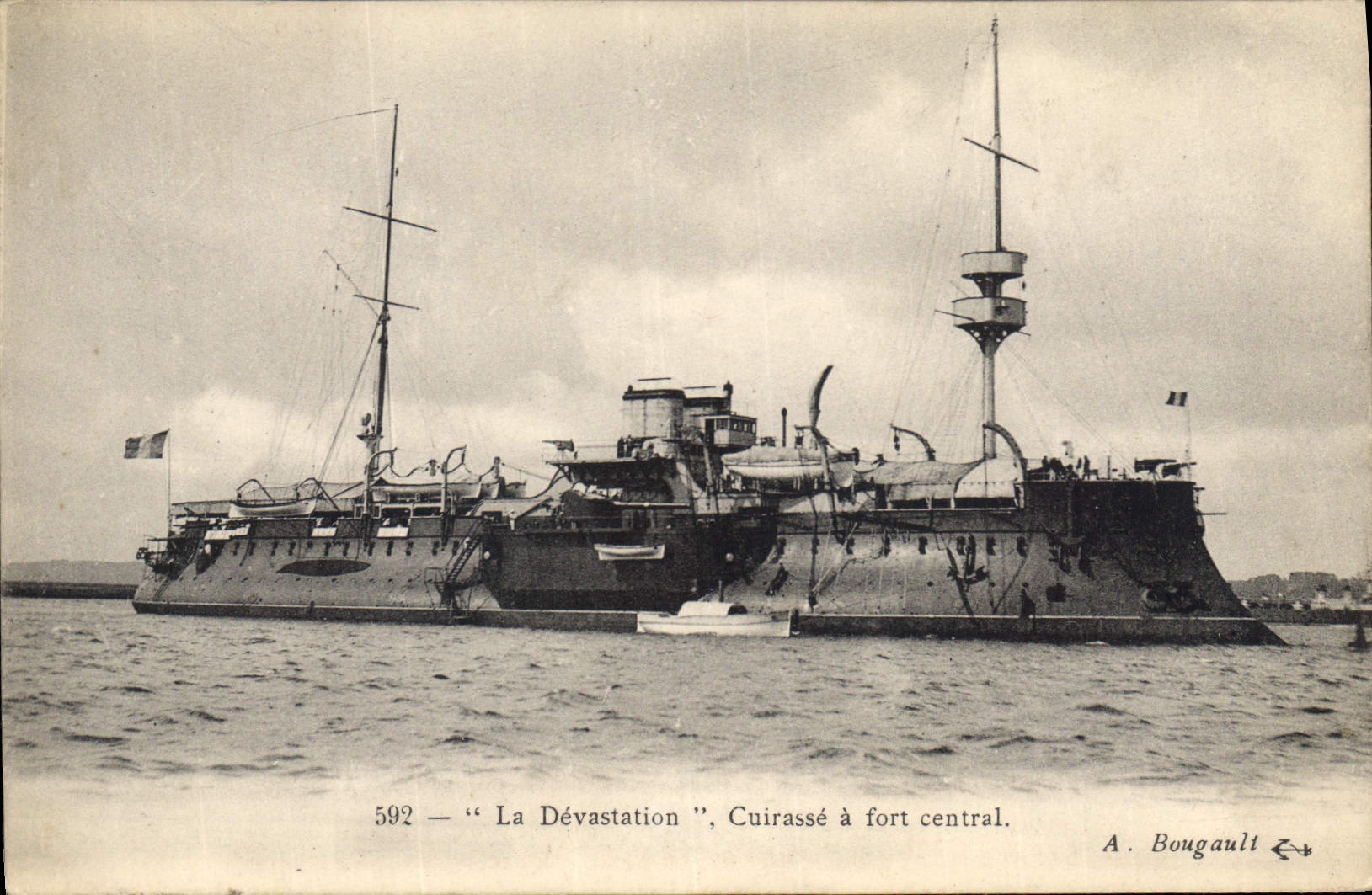 CPA Bateau de guerre Le Devastation Cuirasse a fort central