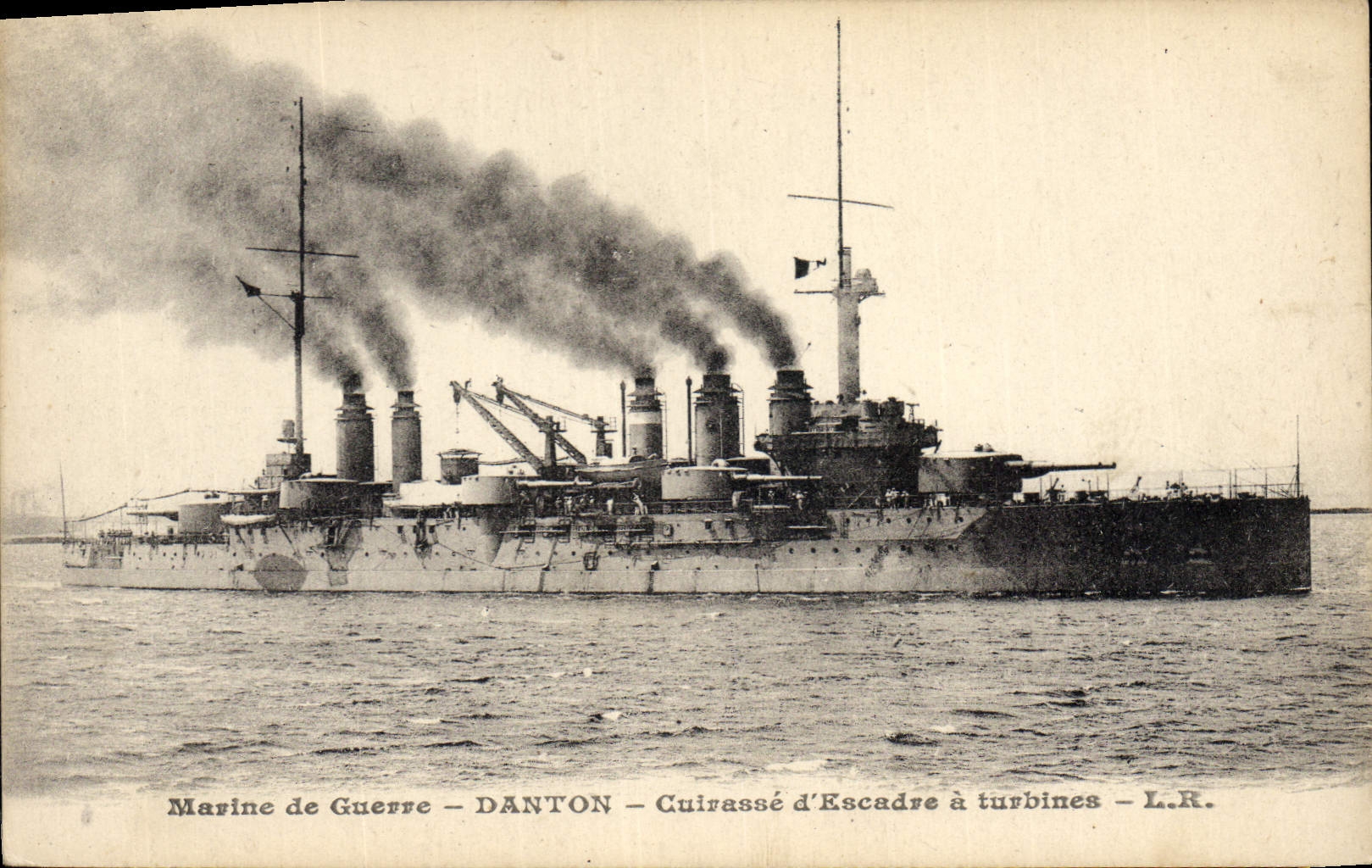 CPA Bateau de guerre Danton Cuirasse d'escadre a turbines