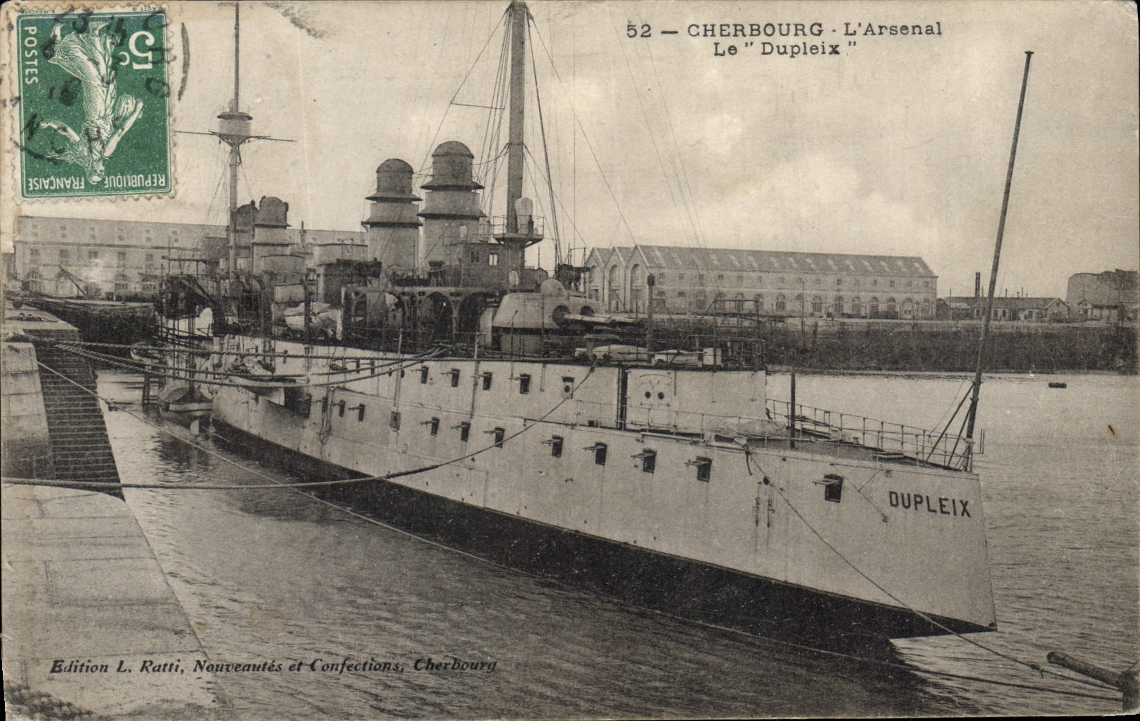 CPA Bateau de guerre Cherbourg L'arsenal le Dupleix