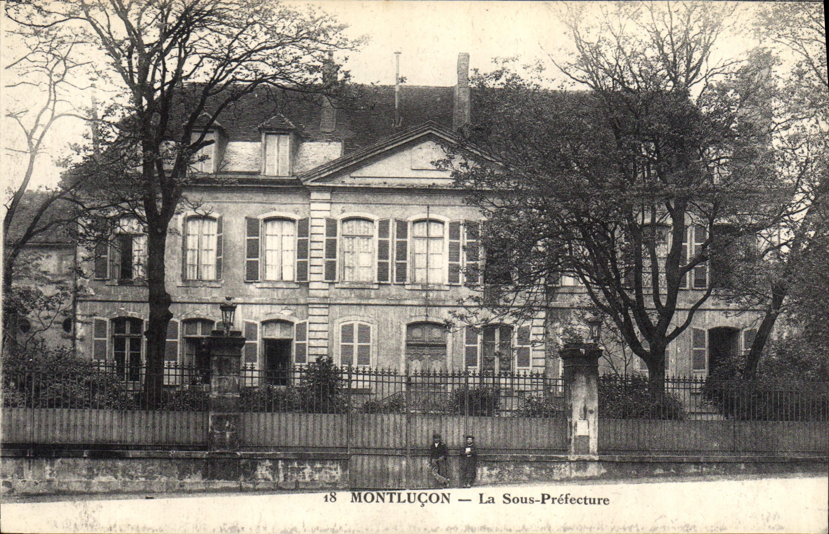 CPA Montlucon Sous Prefecture 