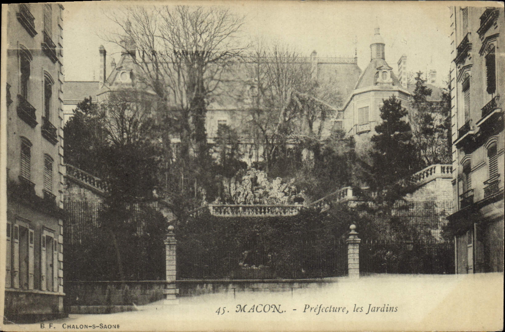 CPA Prefecture les jardins Macon