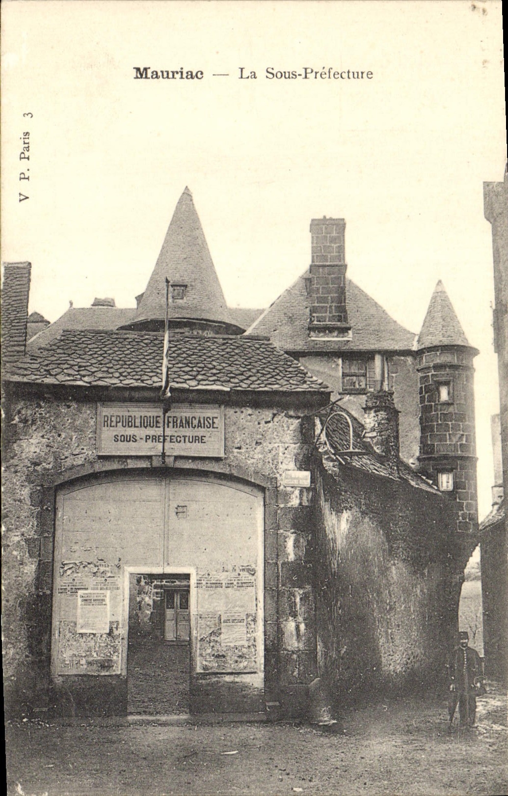 CPA Mauriac Le Sous Prefecture 