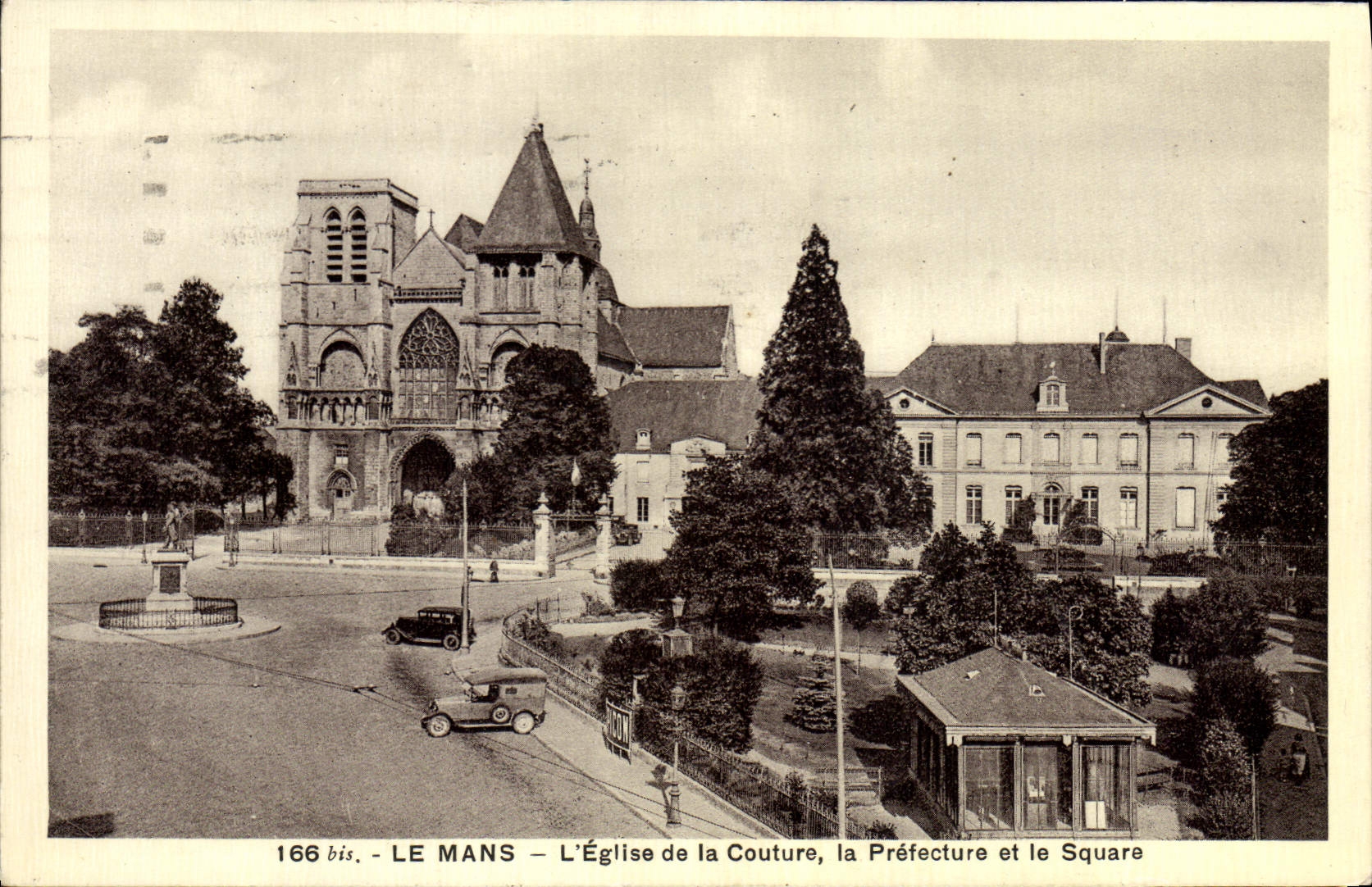 CPA Le Mans L'eglise de la Couture La Prefecture et le square
