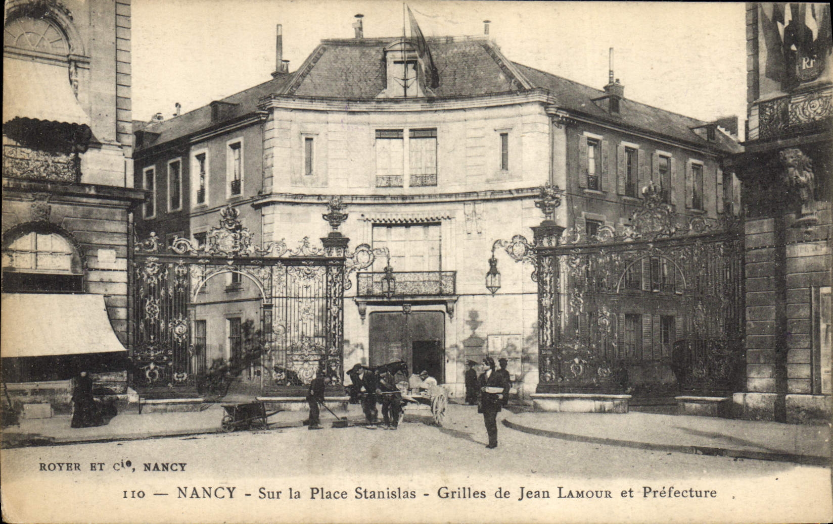 CPA Nancy Sur la Place Stanislas Grilles de Jean Lamour et Prefecture 