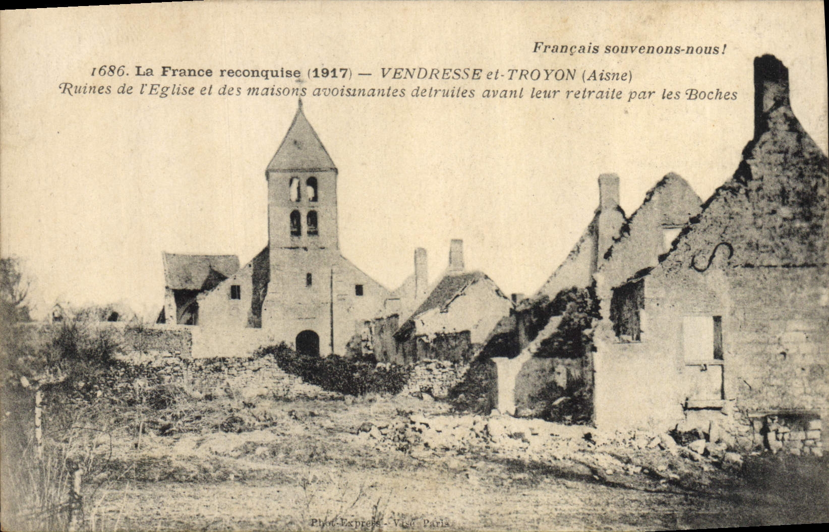 CPA Militaria Vendresse et TRoyon Ruines de l'eglise et des maisons avoisinantes detruites avant leu