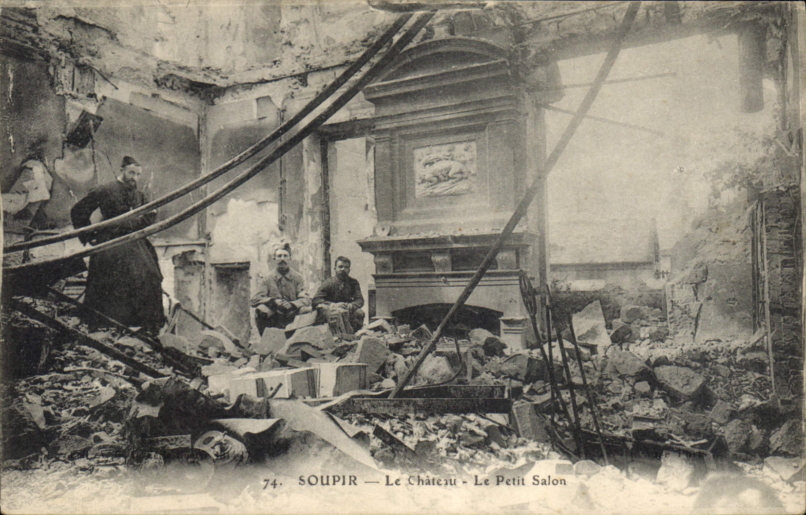 CPA Militaria Soupir Le chateau Le Petit Salon