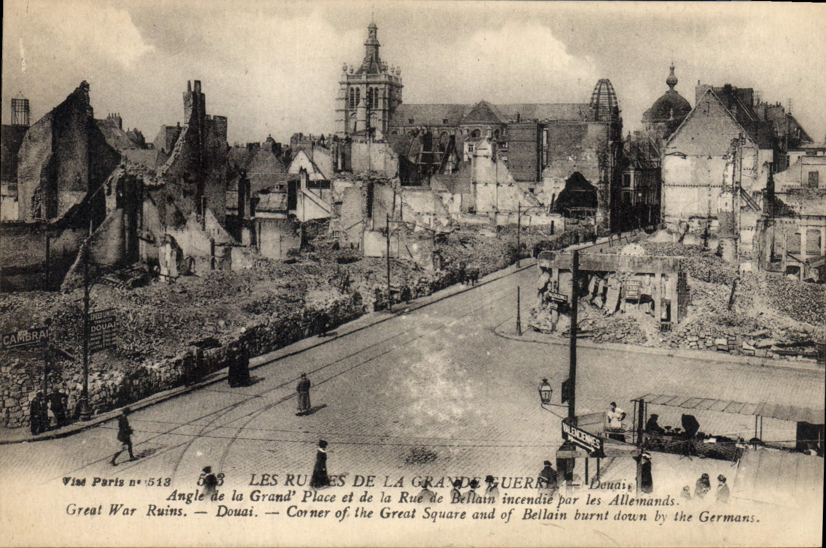 CPA Militaria Douai Angle de la Grand Place et de la Rue de Bellain incendie par les Allemands