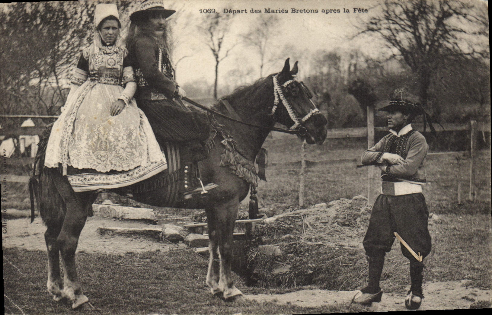 CPA Folklore Depart des Marins Bretons apres la fete Cheval