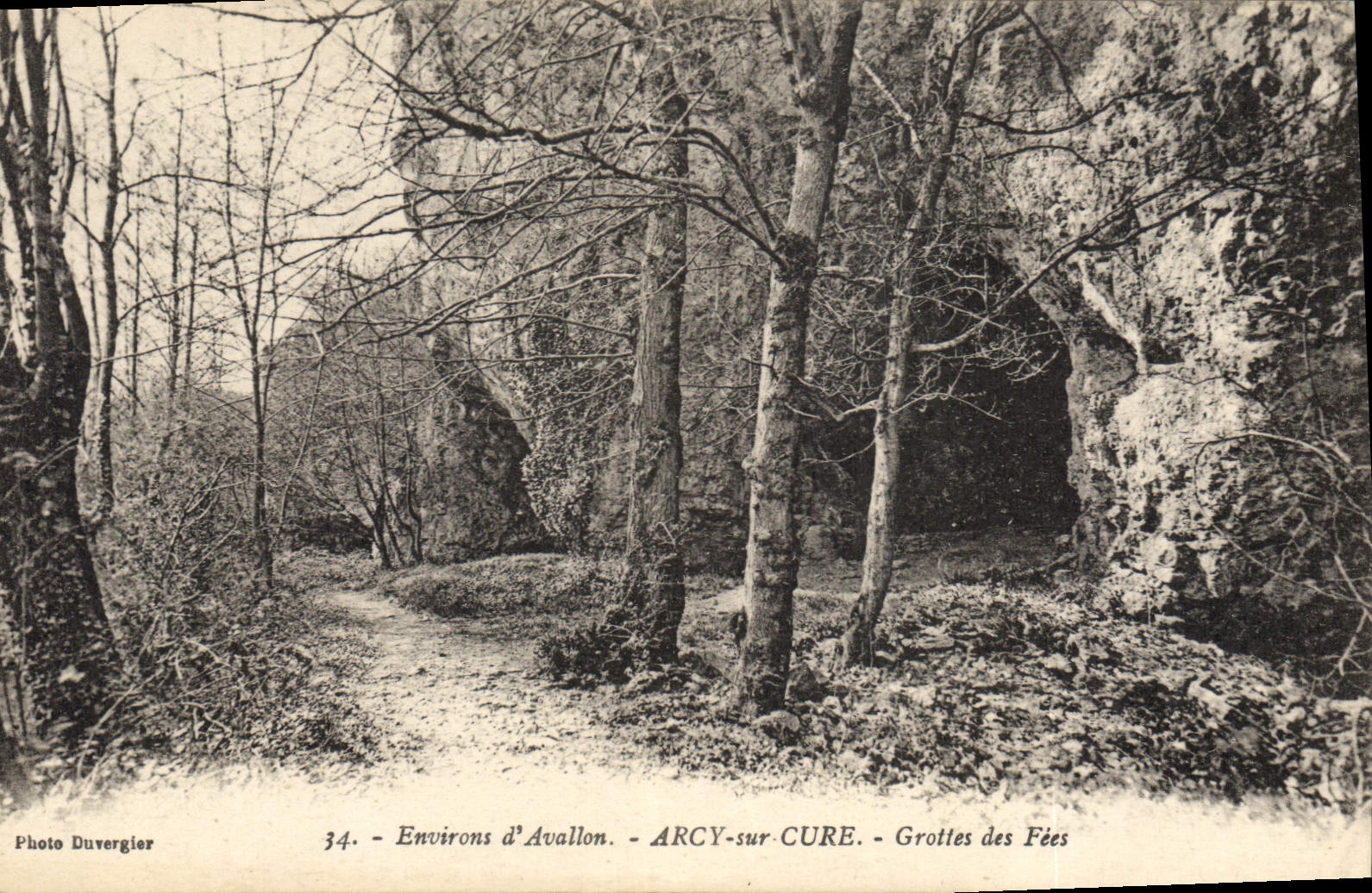 CPA Grotte Grottes des Fees Arcy sur Cure Environs d'Avallon