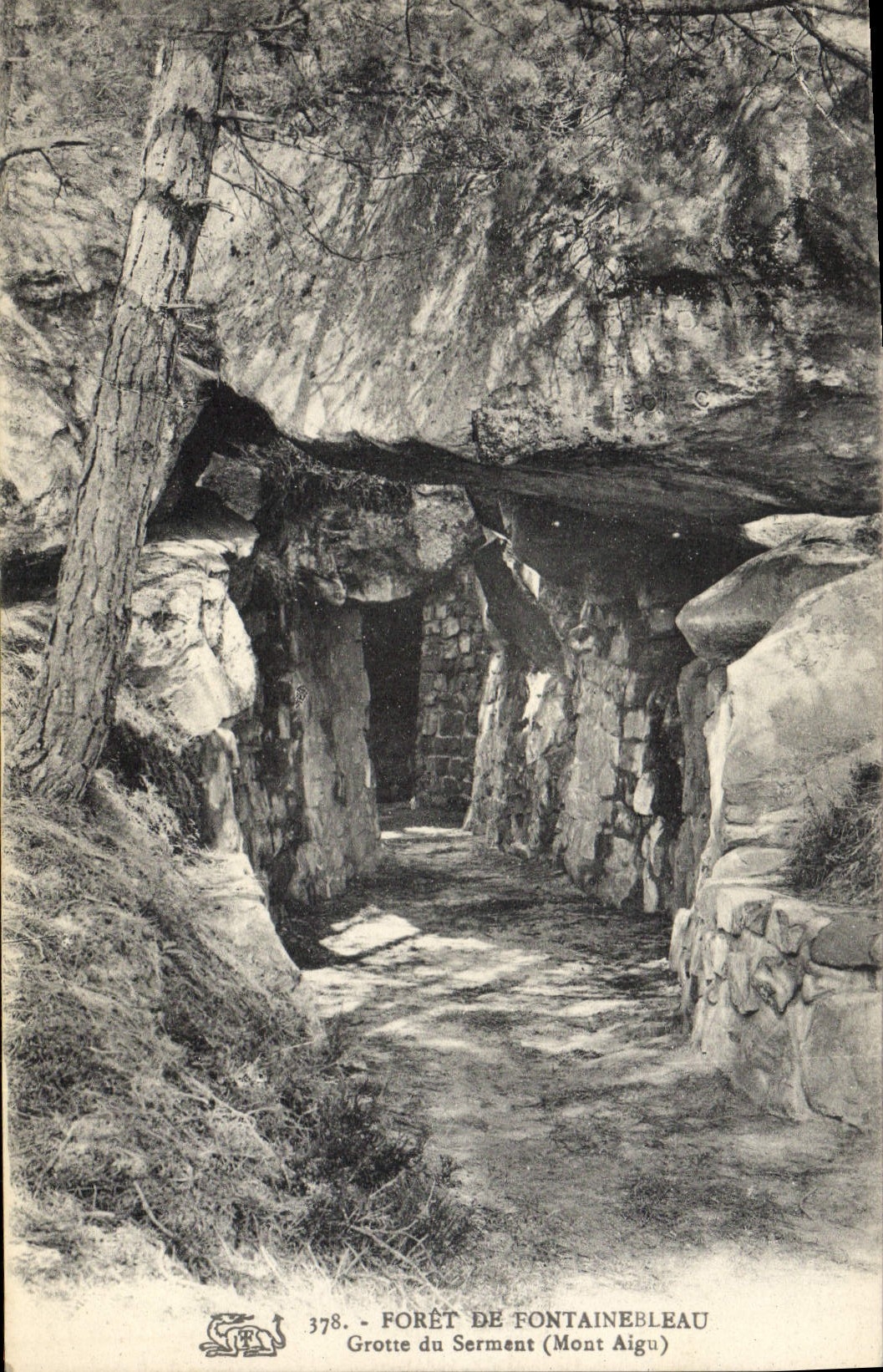 CPA Grotte Grottes Foret de Fontainebealu Grotte du serment Mont Aigu
