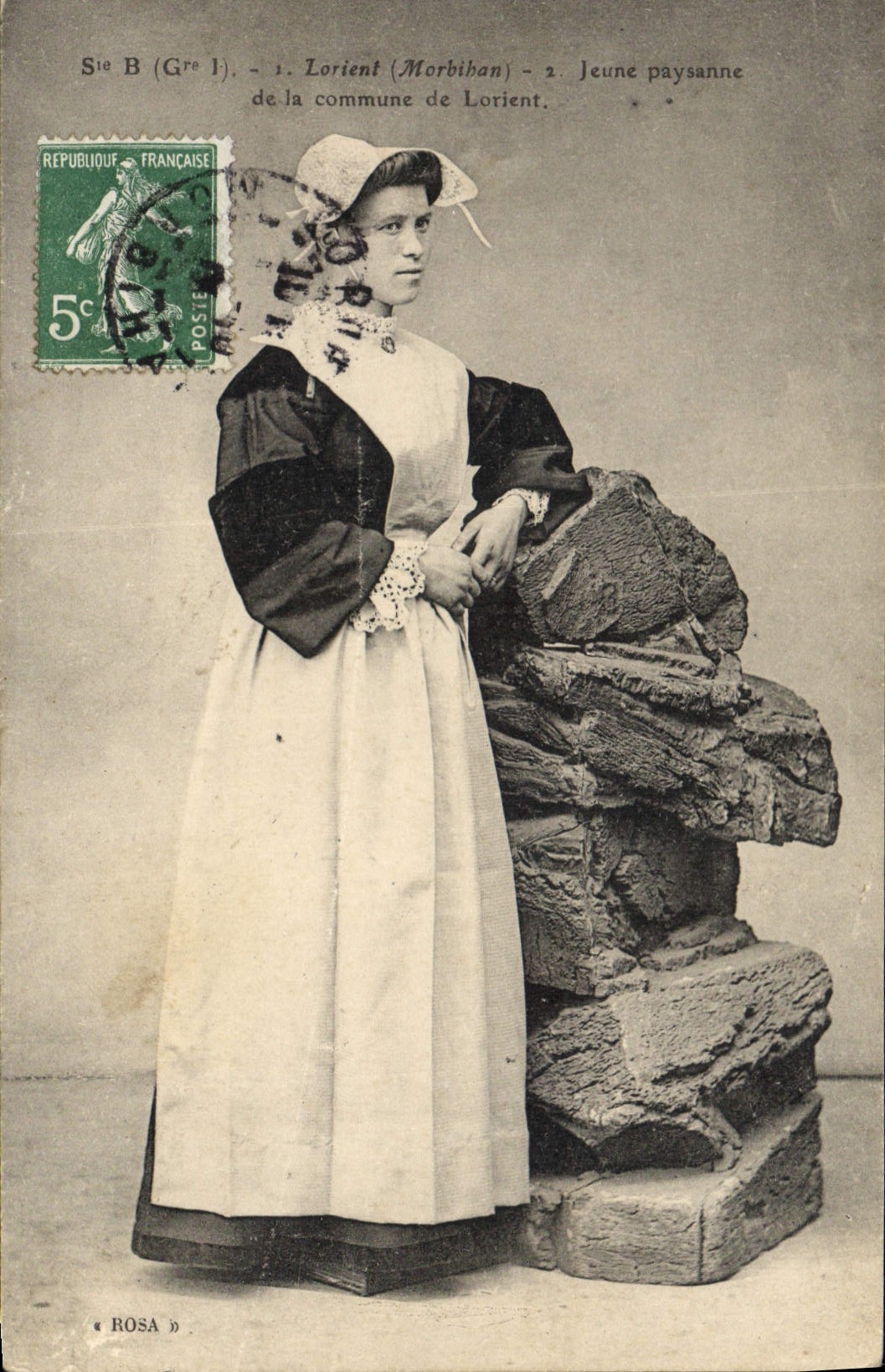 CPA Folklore Lorient Jeune paysanne de la commune de Lorient