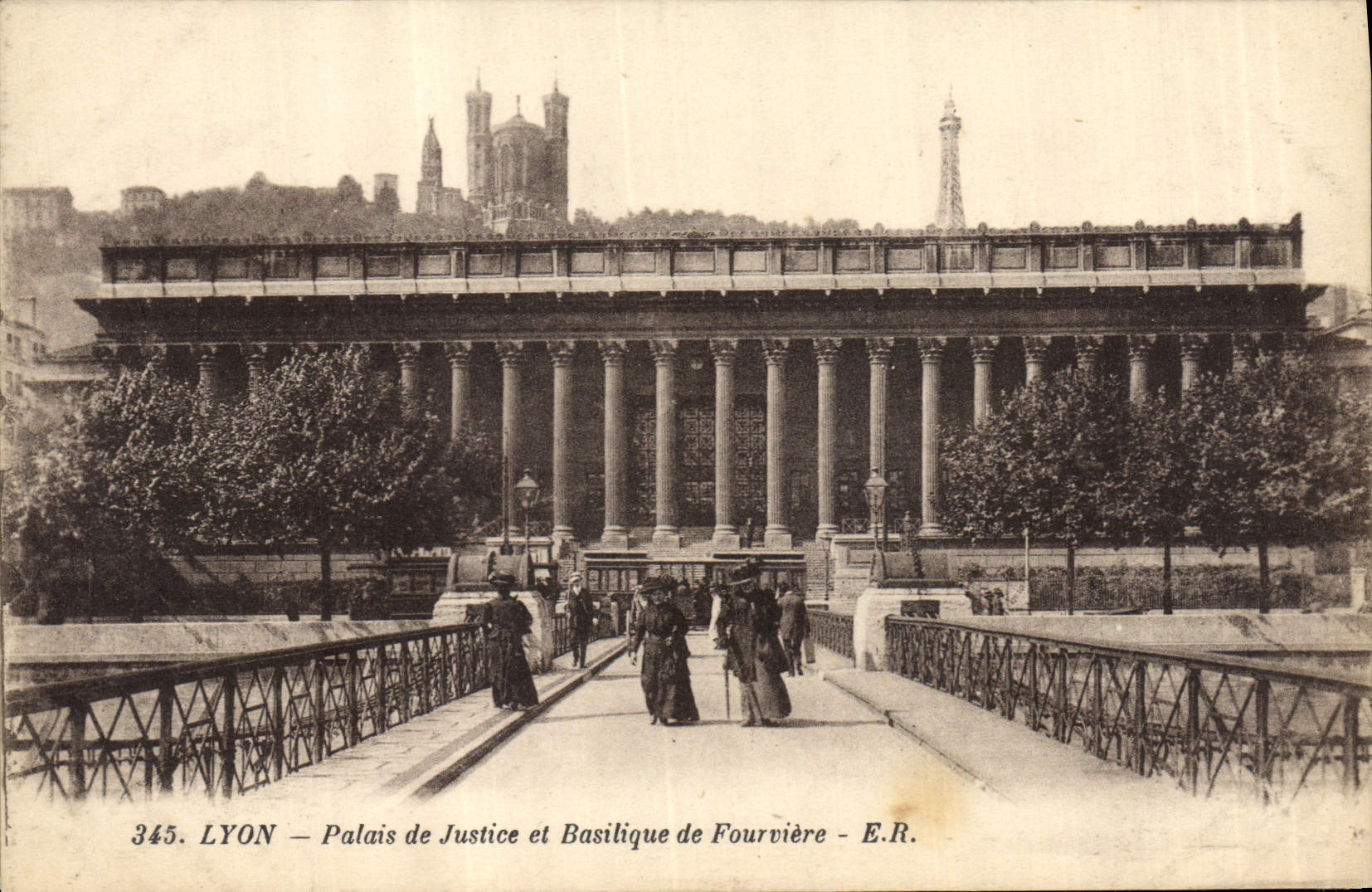 CPA Palais de justice et basilique de Fourviere Lyon