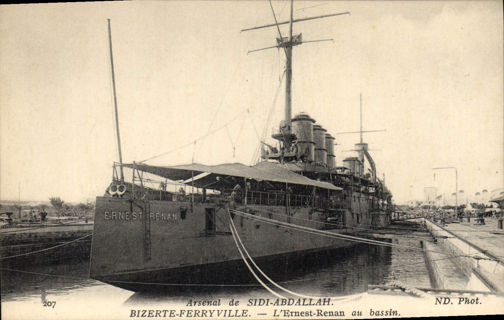 CPA Bateau de Guerre Arsenal de Sidi Abdallah Bizerte Ferryville L'Ernest Renan au bassin