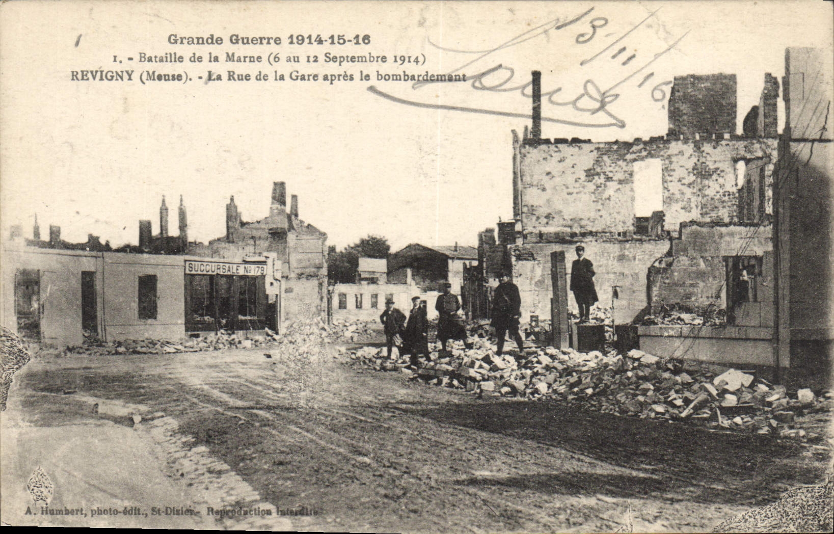 CPA Militaria Bataille de la Marne Revigny La rue de la gare apres le bombardement
