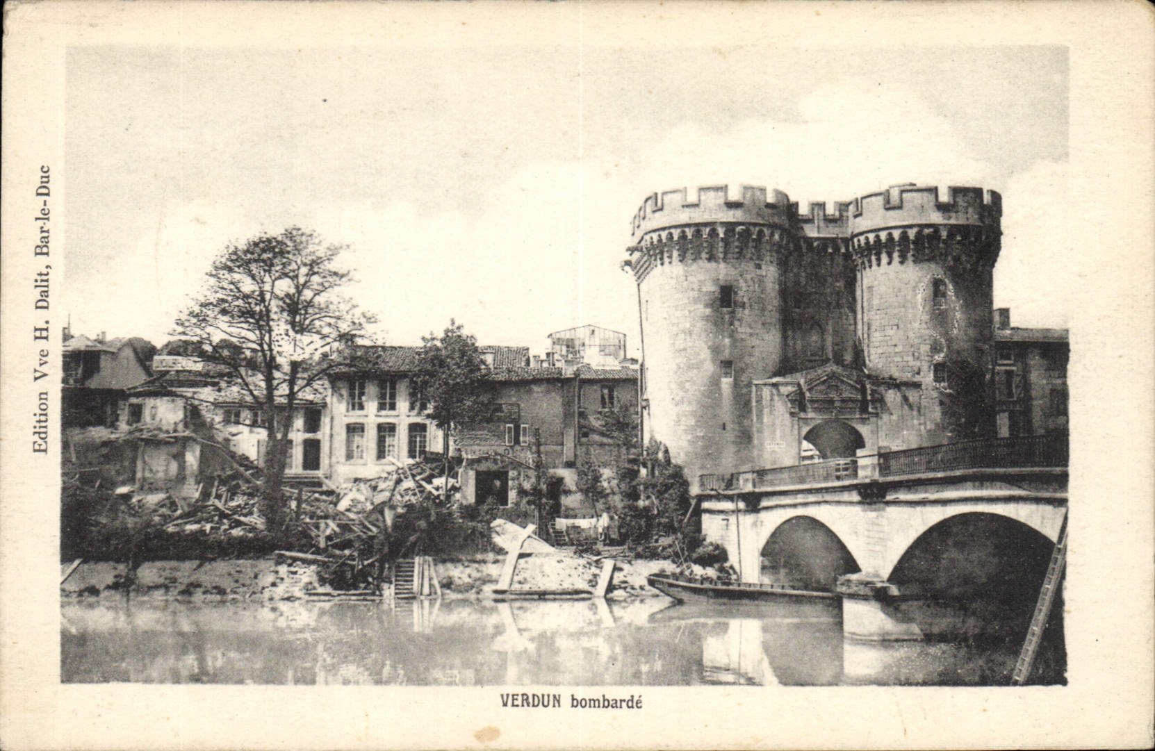 CPA Militaria Verdun bombarde