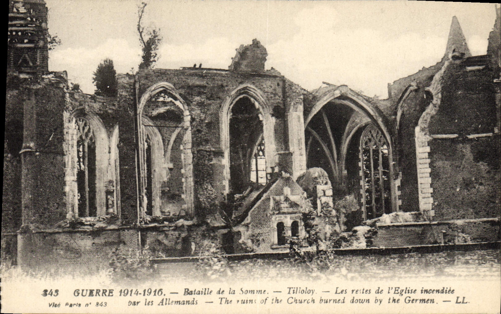 CPA Militaria Bataille de la Somme Tilloloy Les restes de l'eglise incendiee