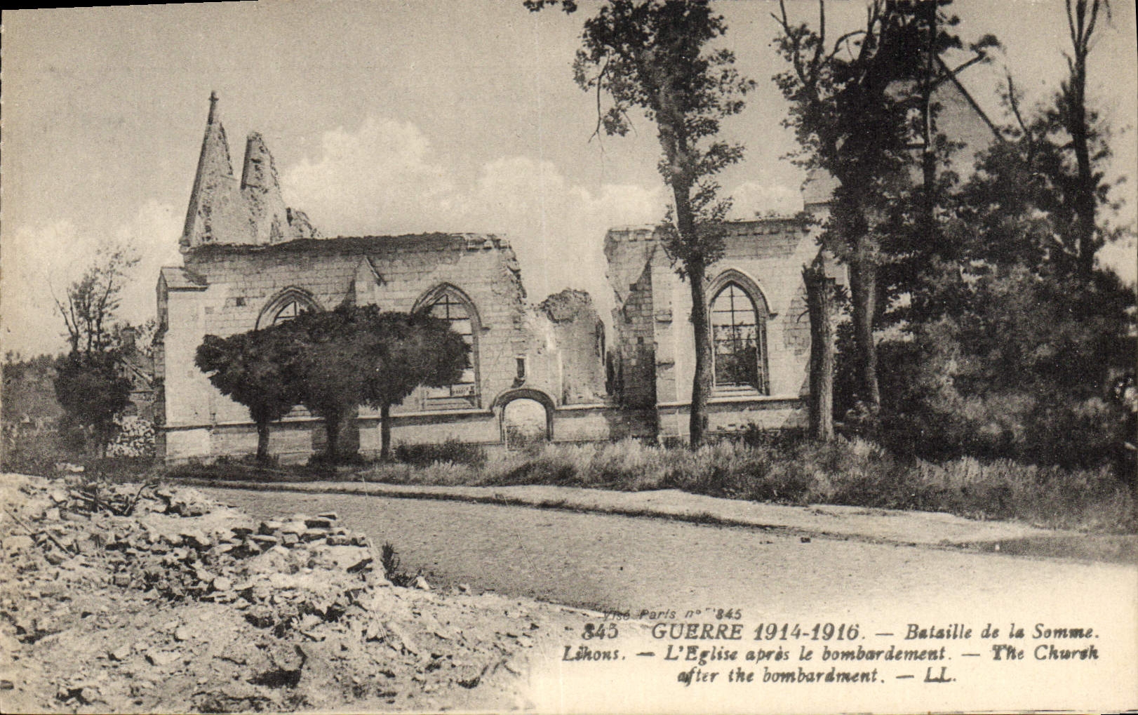 CPA Militaria Bataille de la Somme  Lihons L'eglise apres le bombardement