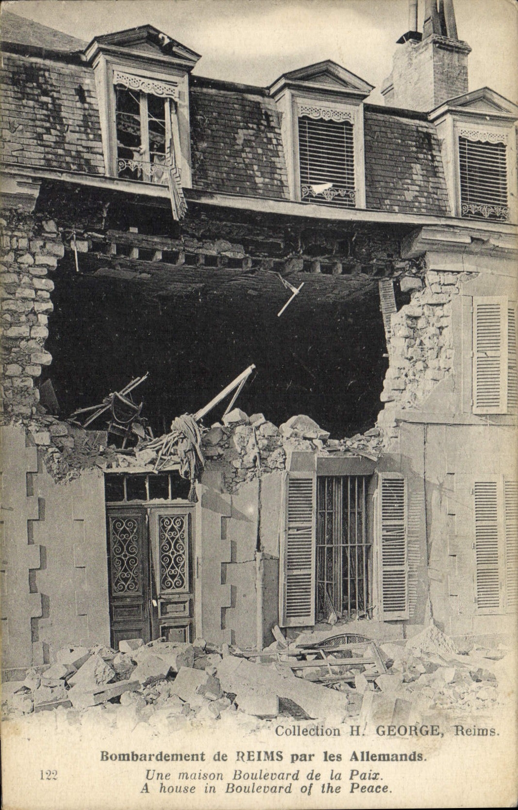 CPA Militaria Bombardement de Reims par les Allemands Une maison boulevard de la paix