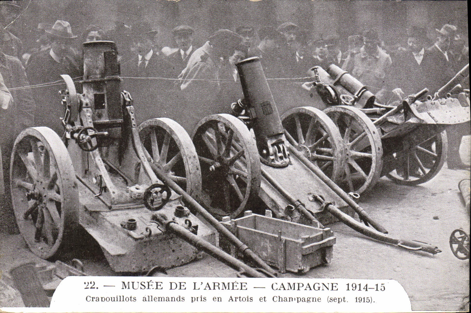 CPA Militaria Paris Musee de l'armee Crapouillots allemands pris en Artois et Champagne